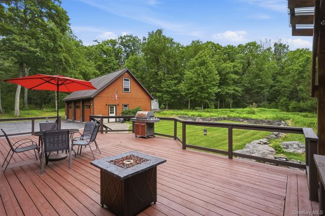 691 Peenpack Trail, Sparrowbush, NY 12780