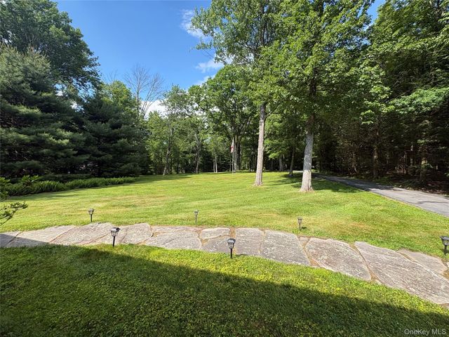 691 Peenpack Trail, Sparrowbush, NY 12780
