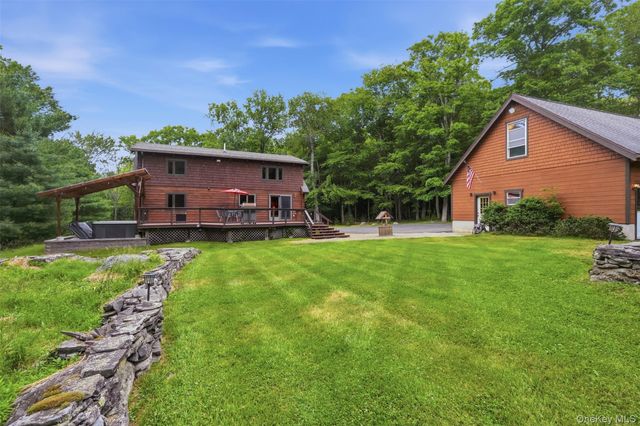 691 Peenpack Trail, Sparrowbush, NY 12780