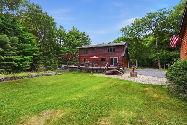 691 Peenpack Trail, Sparrowbush, NY 12780