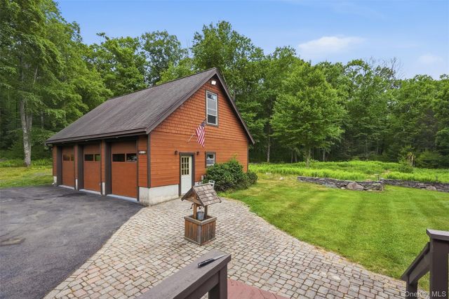 691 Peenpack Trail, Sparrowbush, NY 12780