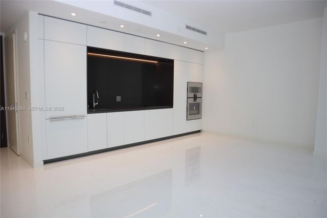 300 Biscayne Blvd Way 2308W, Miami, FL 33131