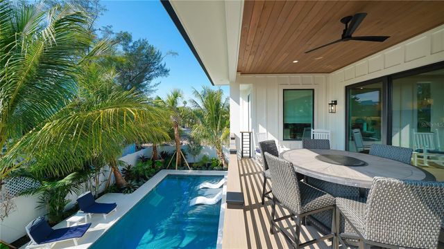 307 62ND STREET, Holmes Beach, FL 34217