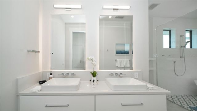 307 62ND STREET, Holmes Beach, FL 34217