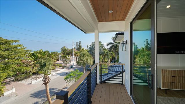 307 62ND STREET, Holmes Beach, FL 34217