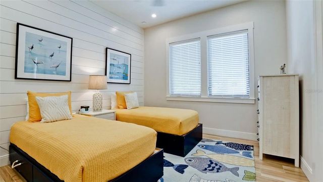 307 62ND STREET, Holmes Beach, FL 34217