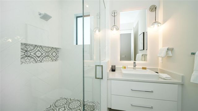 307 62ND STREET, Holmes Beach, FL 34217