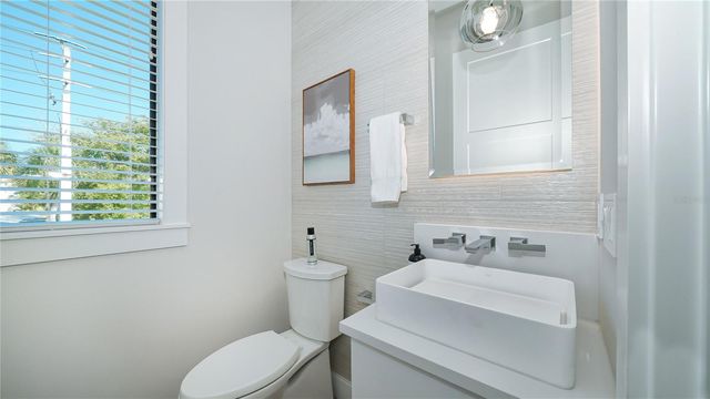 307 62ND STREET, Holmes Beach, FL 34217