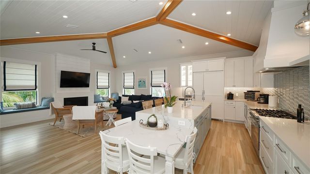 307 62ND STREET, Holmes Beach, FL 34217