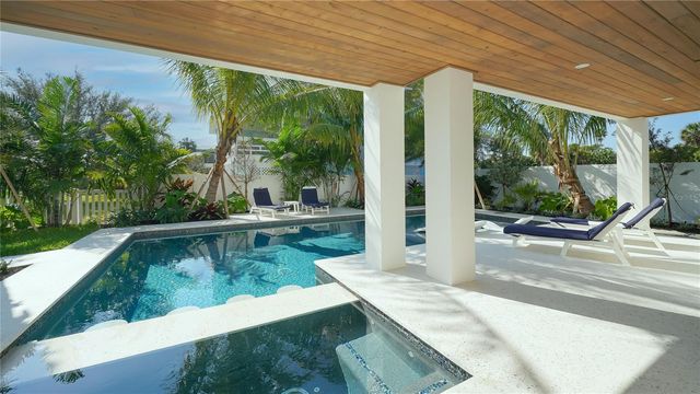 307 62ND STREET, Holmes Beach, FL 34217