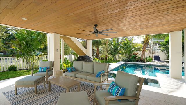 307 62ND STREET, Holmes Beach, FL 34217