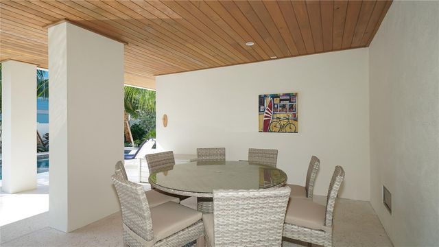 307 62ND STREET, Holmes Beach, FL 34217