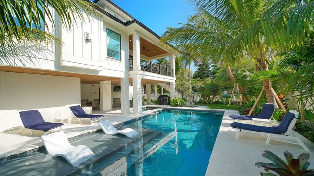 307 62ND STREET, Holmes Beach, FL 34217