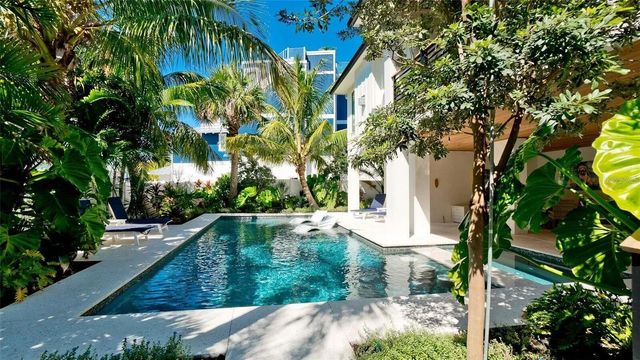 307 62ND STREET, Holmes Beach, FL 34217