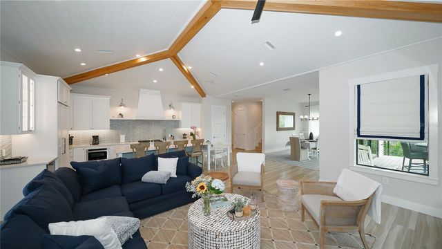 307 62ND STREET, Holmes Beach, FL 34217