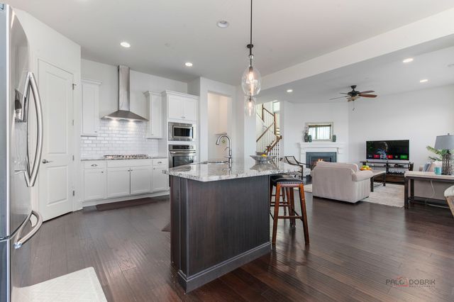 1442 Somerset Place, Barrington, IL 60010