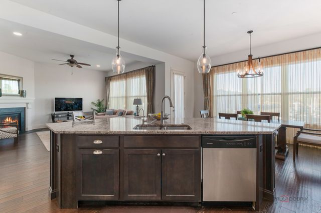 1442 Somerset Place, Barrington, IL 60010