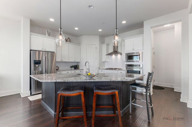 1442 Somerset Place, Barrington, IL 60010