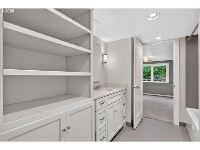 4842 Sw ELM Ln, Portland, OR 97221