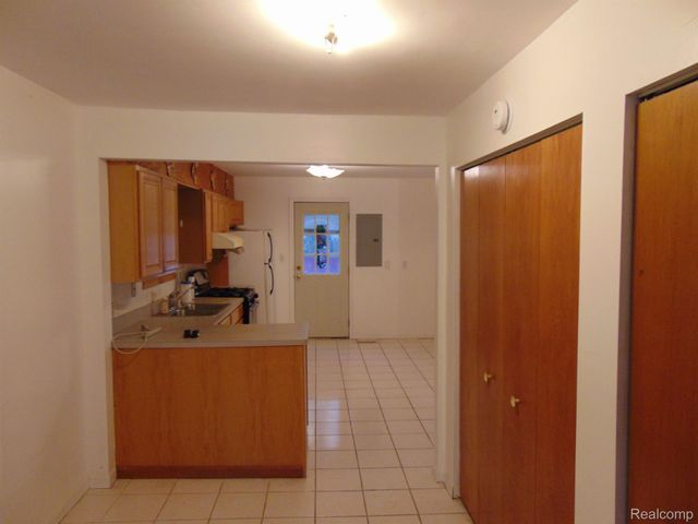 26436 COUZENS Avenue, Madison Heights, MI 48071