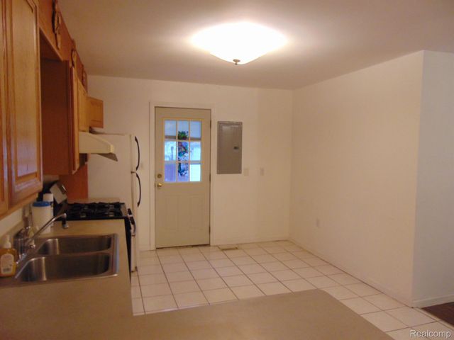 26436 COUZENS Avenue, Madison Heights, MI 48071