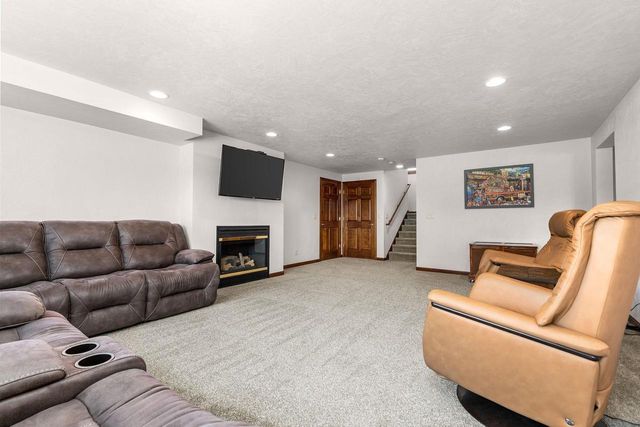 W7415 RIDGETOP DRIVE, Neenah, WI 54956