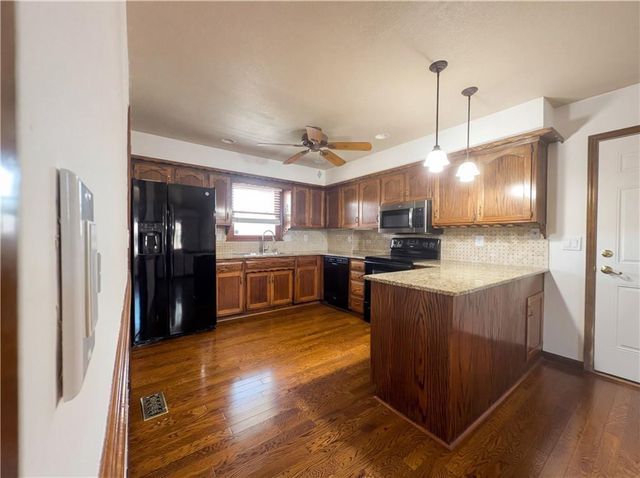 2622 Manor Terrace, Lawrence, KS 66046