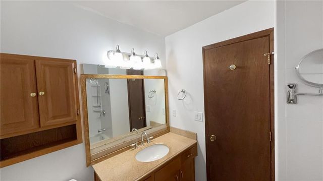 2622 Manor Terrace, Lawrence, KS 66046