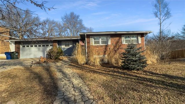 2622 Manor Terrace, Lawrence, KS 66046