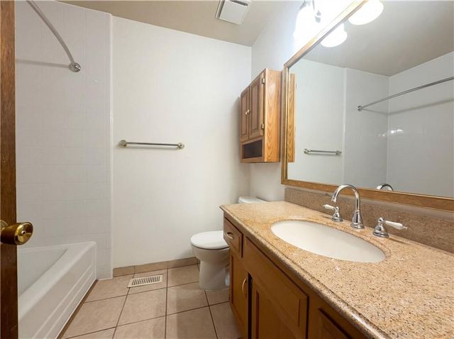 2622 Manor Terrace, Lawrence, KS 66046