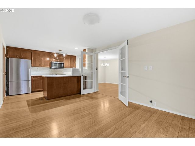 17 WESTBROOK Way, Eugene, OR 97405