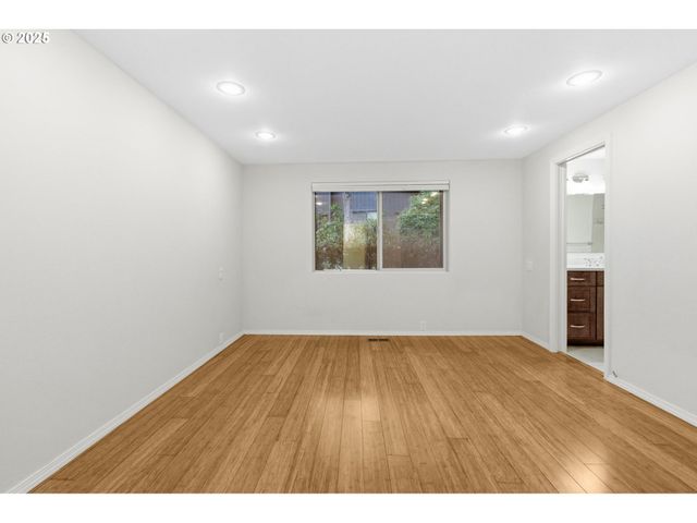 17 WESTBROOK Way, Eugene, OR 97405