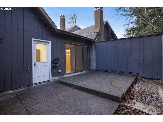 17 WESTBROOK Way, Eugene, OR 97405