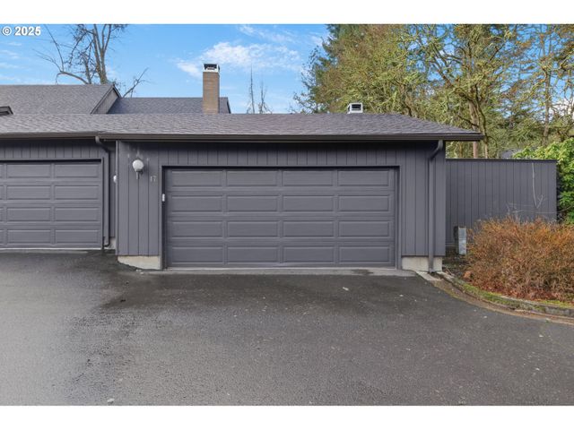 17 WESTBROOK Way, Eugene, OR 97405