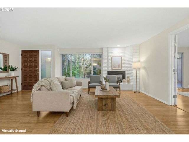 17 WESTBROOK Way, Eugene, OR 97405