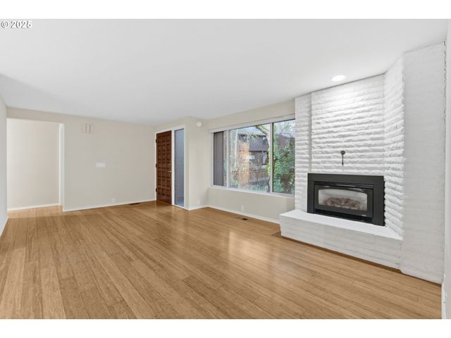 17 WESTBROOK Way, Eugene, OR 97405