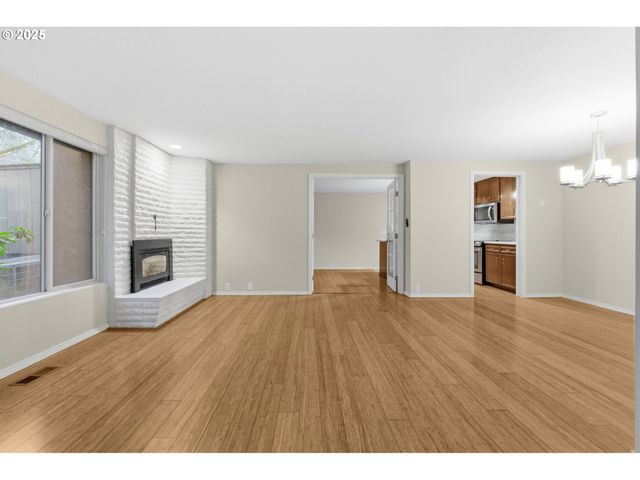 17 WESTBROOK Way, Eugene, OR 97405