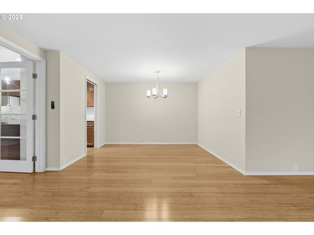 17 WESTBROOK Way, Eugene, OR 97405