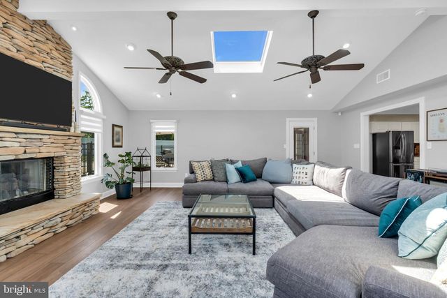 24 TAR HEELS RD, Hamilton, NJ 08619