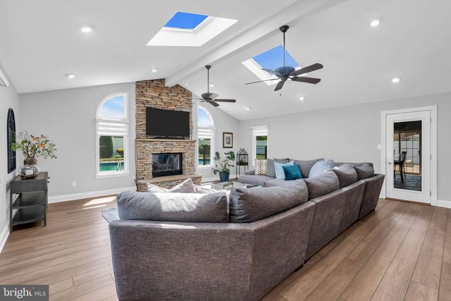 24 TAR HEELS RD, Hamilton, NJ 08619