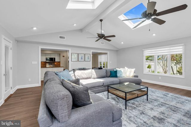 24 TAR HEELS RD, Hamilton, NJ 08619