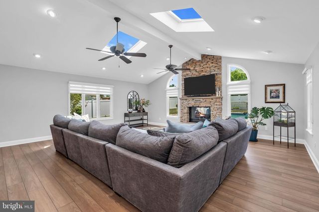 24 TAR HEELS RD, Hamilton, NJ 08619