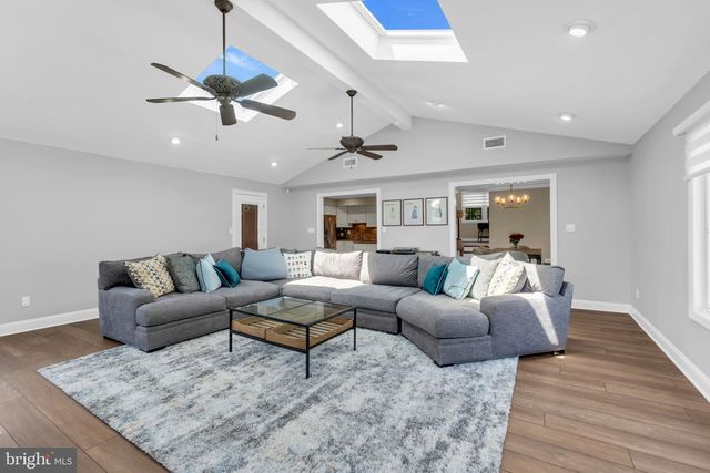 24 TAR HEELS RD, Hamilton, NJ 08619