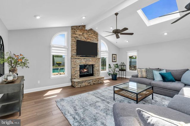 24 TAR HEELS RD, Hamilton, NJ 08619