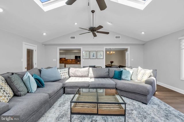 24 TAR HEELS RD, Hamilton, NJ 08619