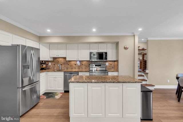 24 TAR HEELS RD, Hamilton, NJ 08619