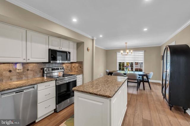 24 TAR HEELS RD, Hamilton, NJ 08619