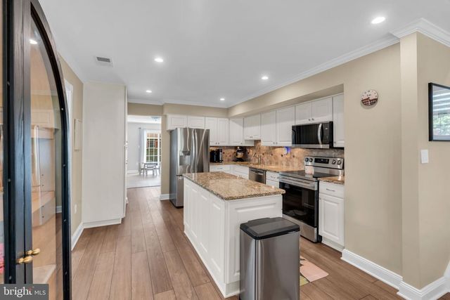 24 TAR HEELS RD, Hamilton, NJ 08619