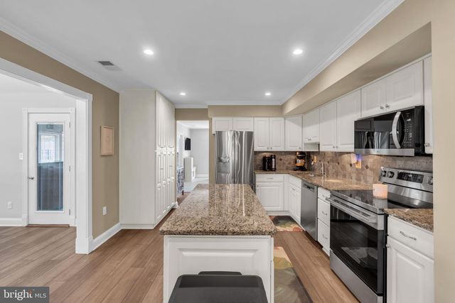 24 TAR HEELS RD, Hamilton, NJ 08619