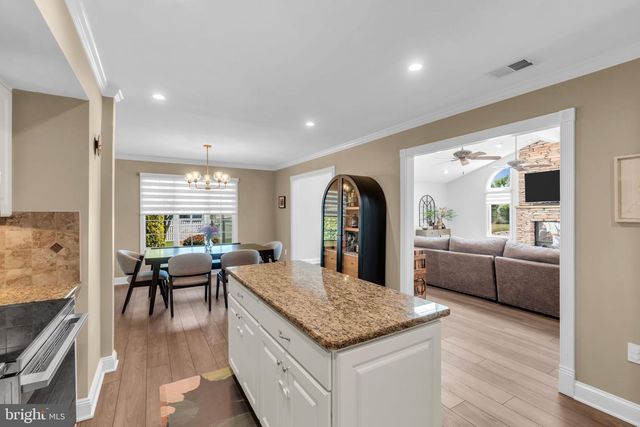 24 TAR HEELS RD, Hamilton, NJ 08619